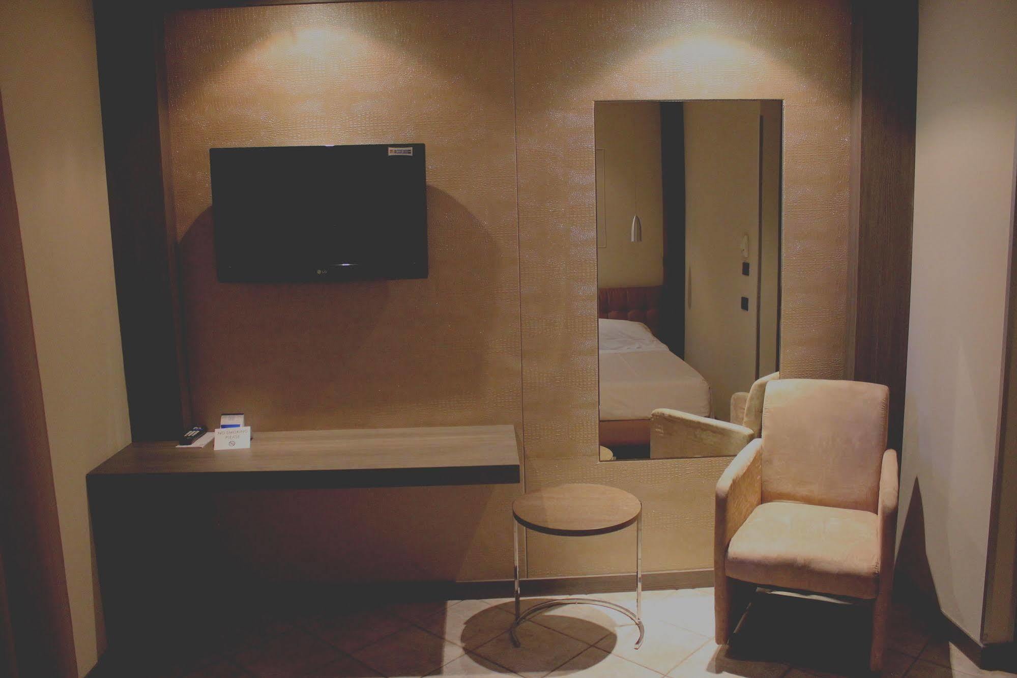 Hotel Due Pini Formigine Bagian luar foto
