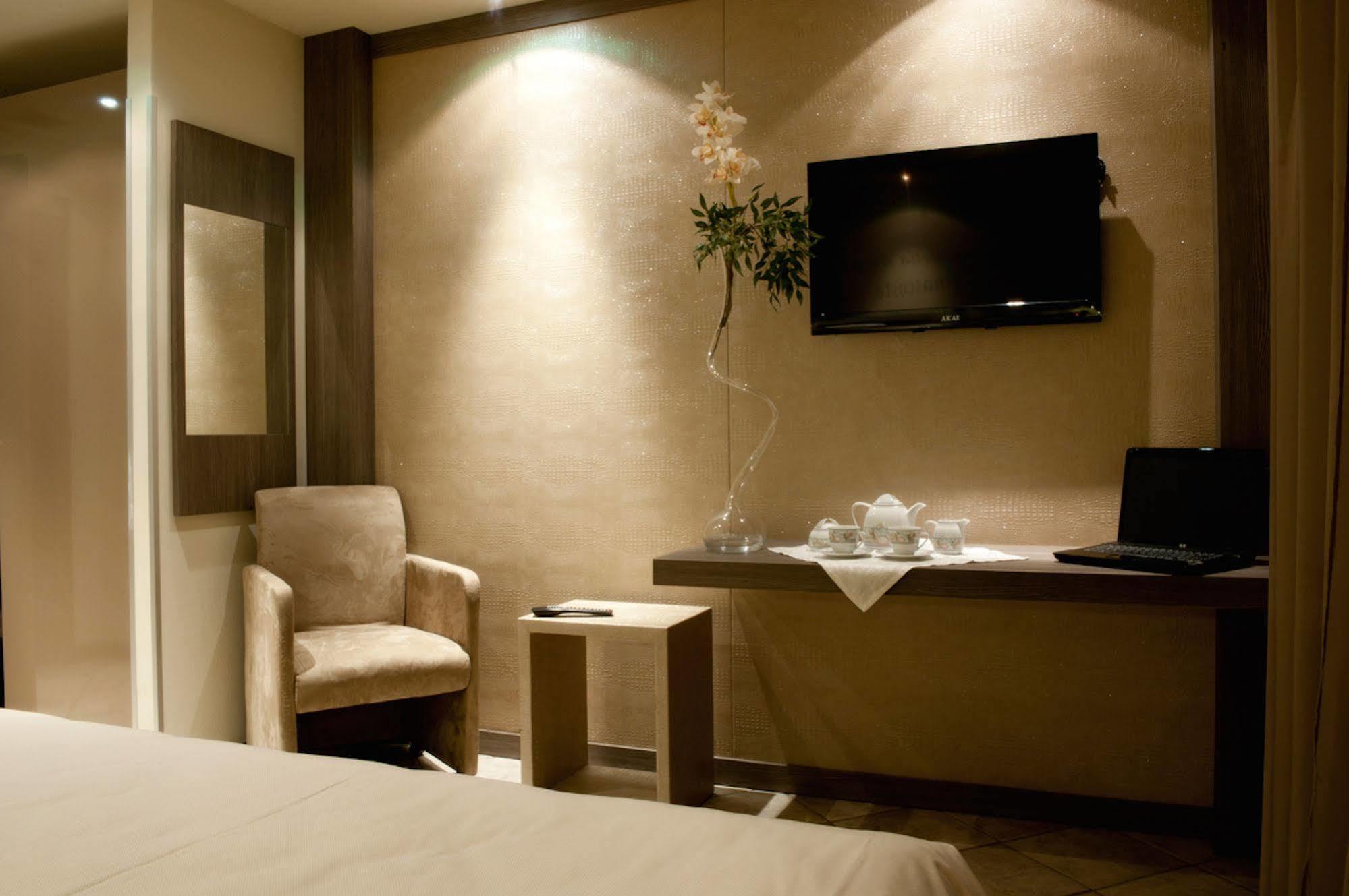 Hotel Due Pini Formigine Bagian luar foto