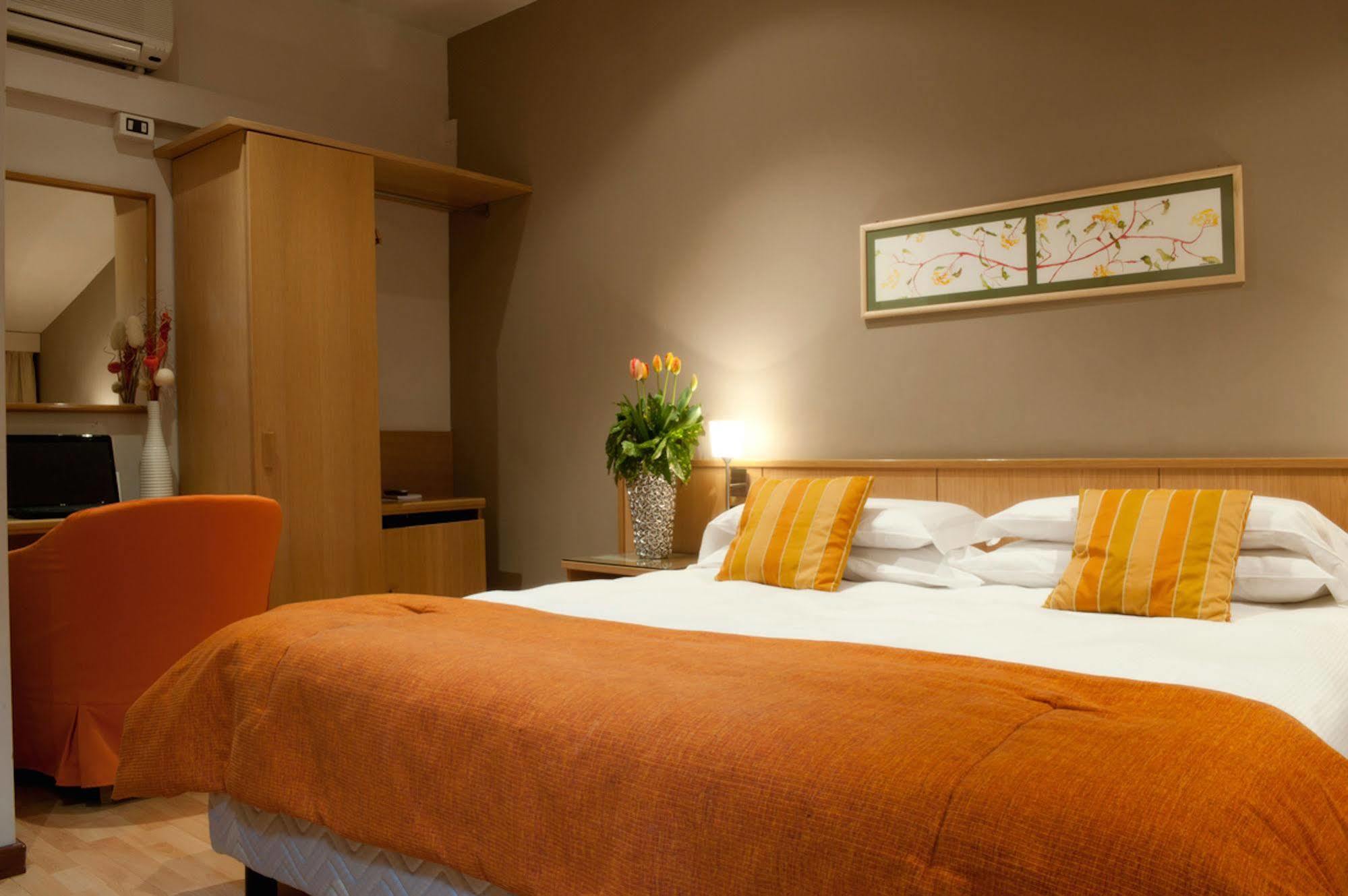 Hotel Due Pini Formigine Bagian luar foto
