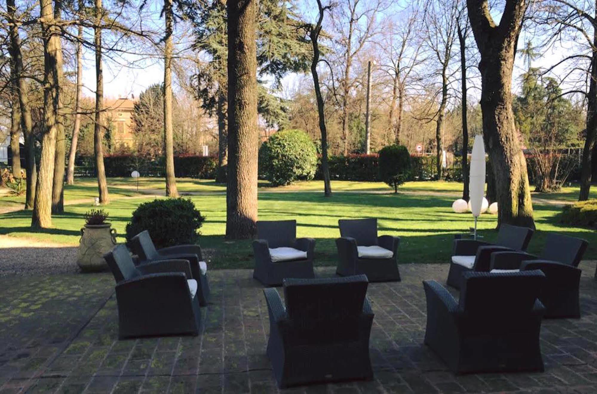 Hotel Due Pini Formigine Bagian luar foto